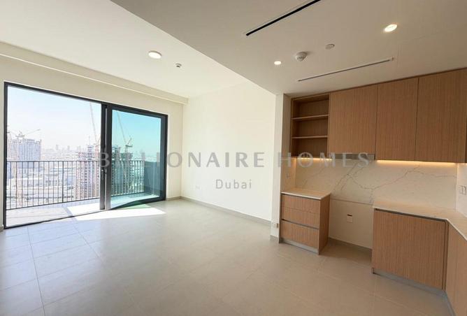 قريب من 1.5 | طابق مرتفع | جاهز للسكن