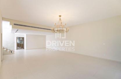 Villa - 4 Bedrooms - 6 Bathrooms for rent in Jumeirah 1 Villas - Jumeirah 1 - Jumeirah - Dubai