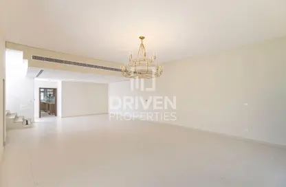 Villa - 4 Bedrooms - 6 Bathrooms for rent in Jumeirah 1 Villas - Jumeirah 1 - Jumeirah - Dubai