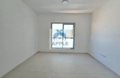 شقة - غرفة نوم - 2 حمامات للايجار في الزاهية - تجارية مويلح - الشارقة