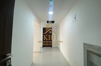 شقة - 2 غرف نوم - 3 حمامات للايجار في الزاهية - تجارية مويلح - الشارقة