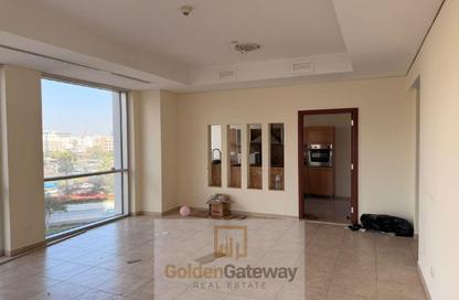 Apartment - 2 Bedrooms - 2 Bathrooms for rent in Emaar Tower B - Emaar Towers - Deira - Dubai Apartment - 2 Bedrooms - 2 Bathrooms for rent in Emaar Tower B - Emaar Towers - Deira - Dubai