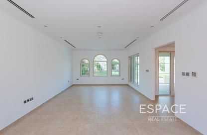 Villa - 3 - 4 for rent in District 5 - Jumeirah Park - Dubai