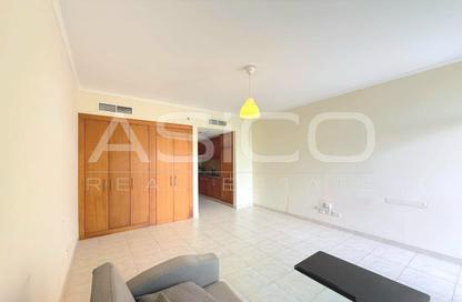 Apartment - Studio - 1 Bathroom for rent in The Links Canal Apartments - The Links - The Views - Dubai