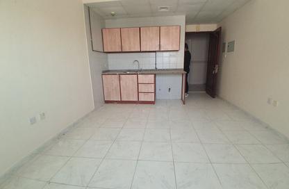Apartment - Studio - 1 for rent in Fire Station Road - Muwaileh - Sharjah