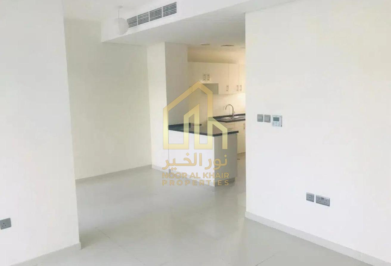 3BR Townhouse | Unfurnished | Private Garden| 1chq photo 5