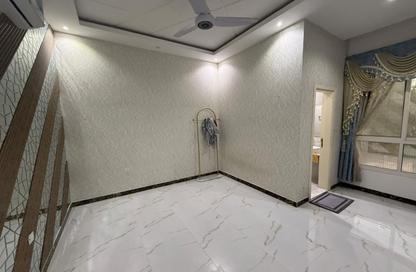 Apartment - 5 Bedrooms - 6 Bathrooms for sale in Al Yasmeen - Ajman