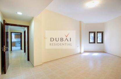 Apartment - 2 Bedrooms - 2 Bathrooms for rent in The Gardens Building 103 - The Gardens Buildings - The Gardens - Dubai