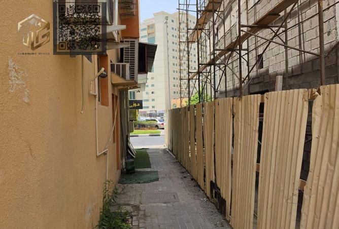 بناية استثمارية للبيع بدخل سنوي 675 ألف درهم