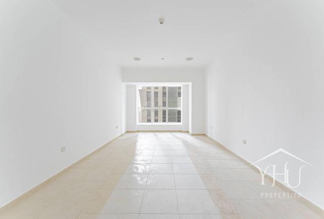 Huge Layout | Mid Floor | Ready To Move photo 3