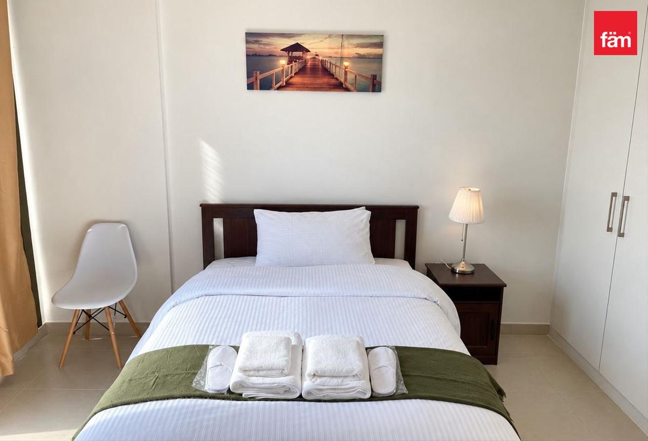 Furnished Studio | Private View | Vacant | UNA photo 5