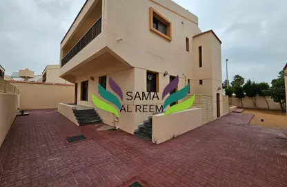 Villa - 4 Bedrooms - 3 Bathrooms for rent in Jumeirah 3 Villas - Jumeirah 3 - Jumeirah - Dubai