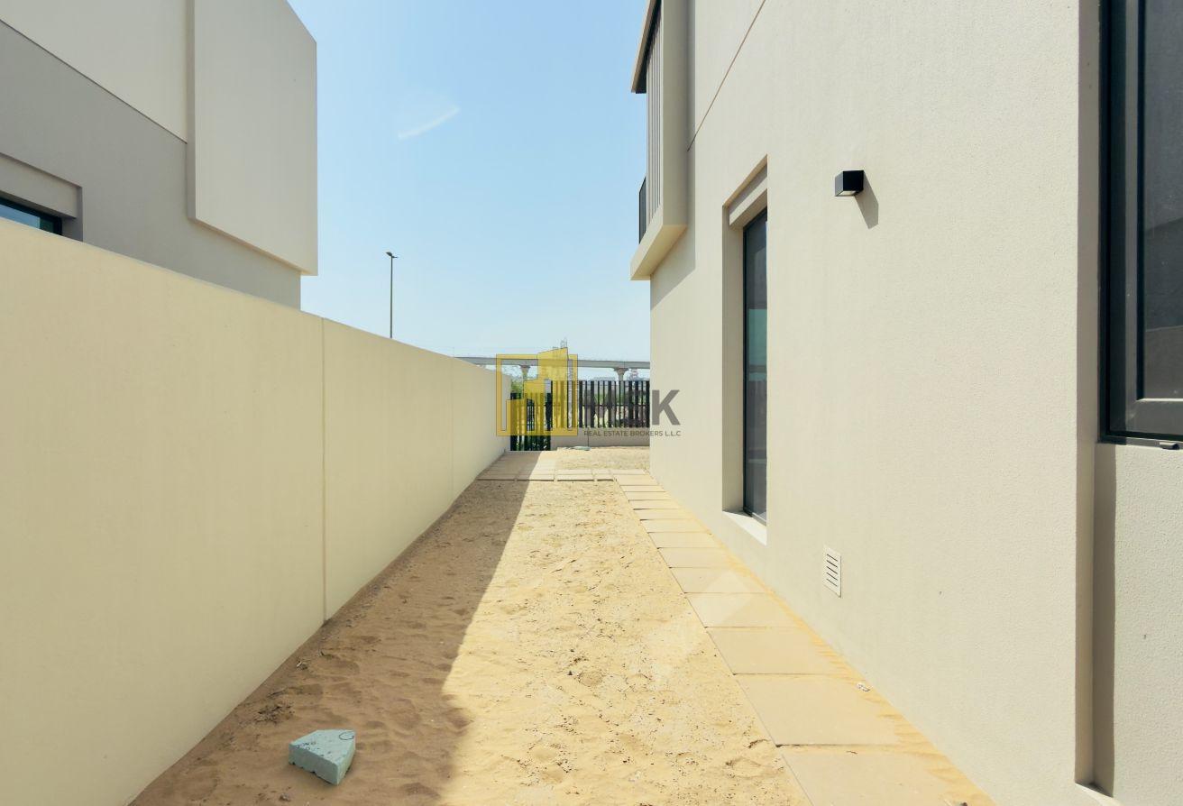 True Corner Unit | Single Row | Close to Park photo 27