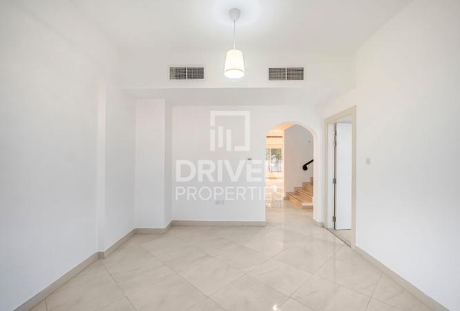 Huge Layout | Payment Option | Ready to Move in photo 3