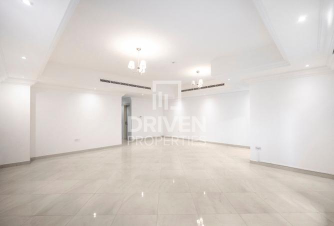 Huge Layout | Payment Option | Ready to Move in photo 2