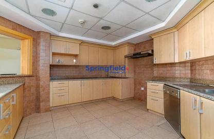 Apartment - 3 - 4 for rent in Al Tamr - Shoreline Apartments - Palm Jumeirah - Dubai