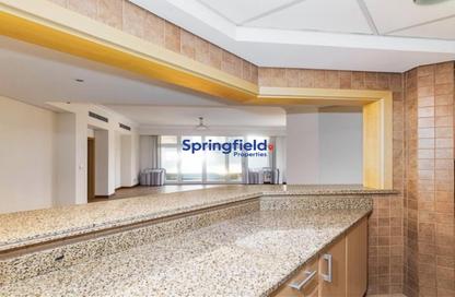 Apartment - 3 - 4 for rent in Al Tamr - Shoreline Apartments - Palm Jumeirah - Dubai