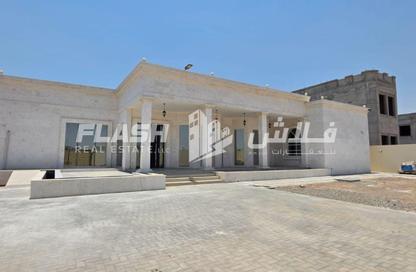 Villa - 4 Bedrooms - 5 Bathrooms for rent in Al Riffa - Ras Al Khaimah