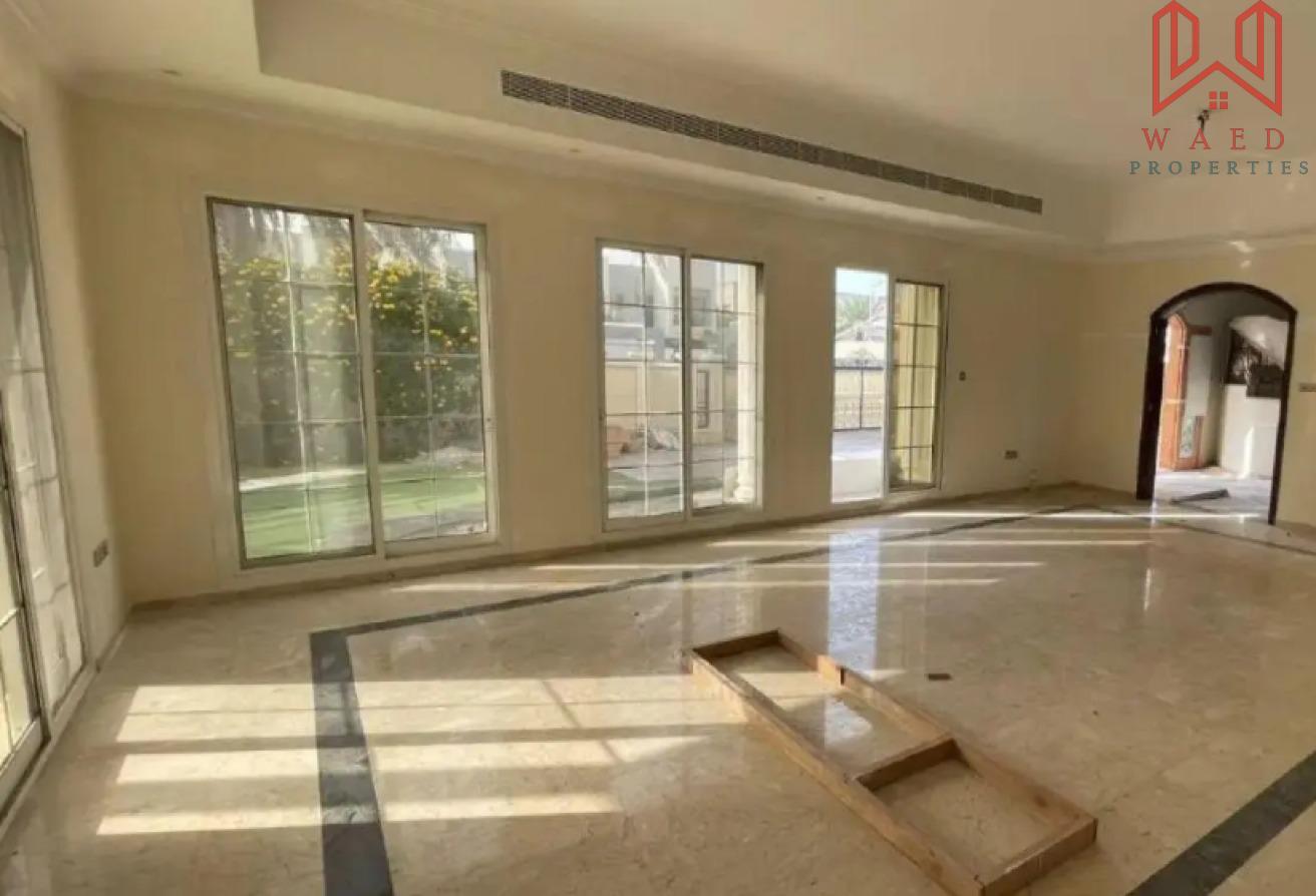Stunning 6-BR Villa with Private Garden and Pool photo 4