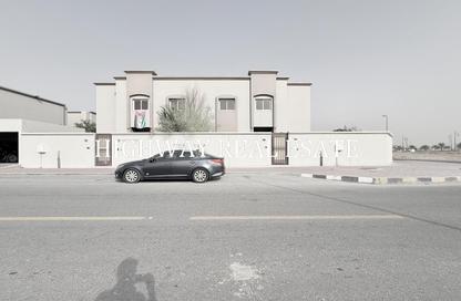 Villa - 4 Bedrooms - 5 Bathrooms for rent in Barashi - Al Badie - Sharjah
