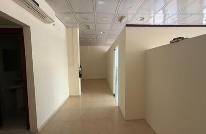 متجر - استوديو - 1 حمام للايجار في X12 - طراز إنجليزي - المدينة العالمية - دبي متجر - استوديو - 1 حمام للايجار في X12 - طراز إنجليزي - المدينة العالمية - دبي