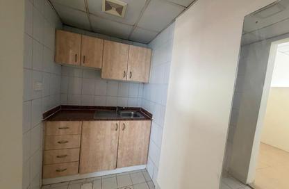متجر - استوديو - 1 حمام للايجار في X12 - طراز إنجليزي - المدينة العالمية - دبي متجر - استوديو - 1 حمام للايجار في X12 - طراز إنجليزي - المدينة العالمية - دبي