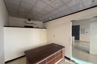 متجر - استوديو - 1 حمام للايجار في X12 - طراز إنجليزي - المدينة العالمية - دبي متجر - استوديو - 1 حمام للايجار في X12 - طراز إنجليزي - المدينة العالمية - دبي