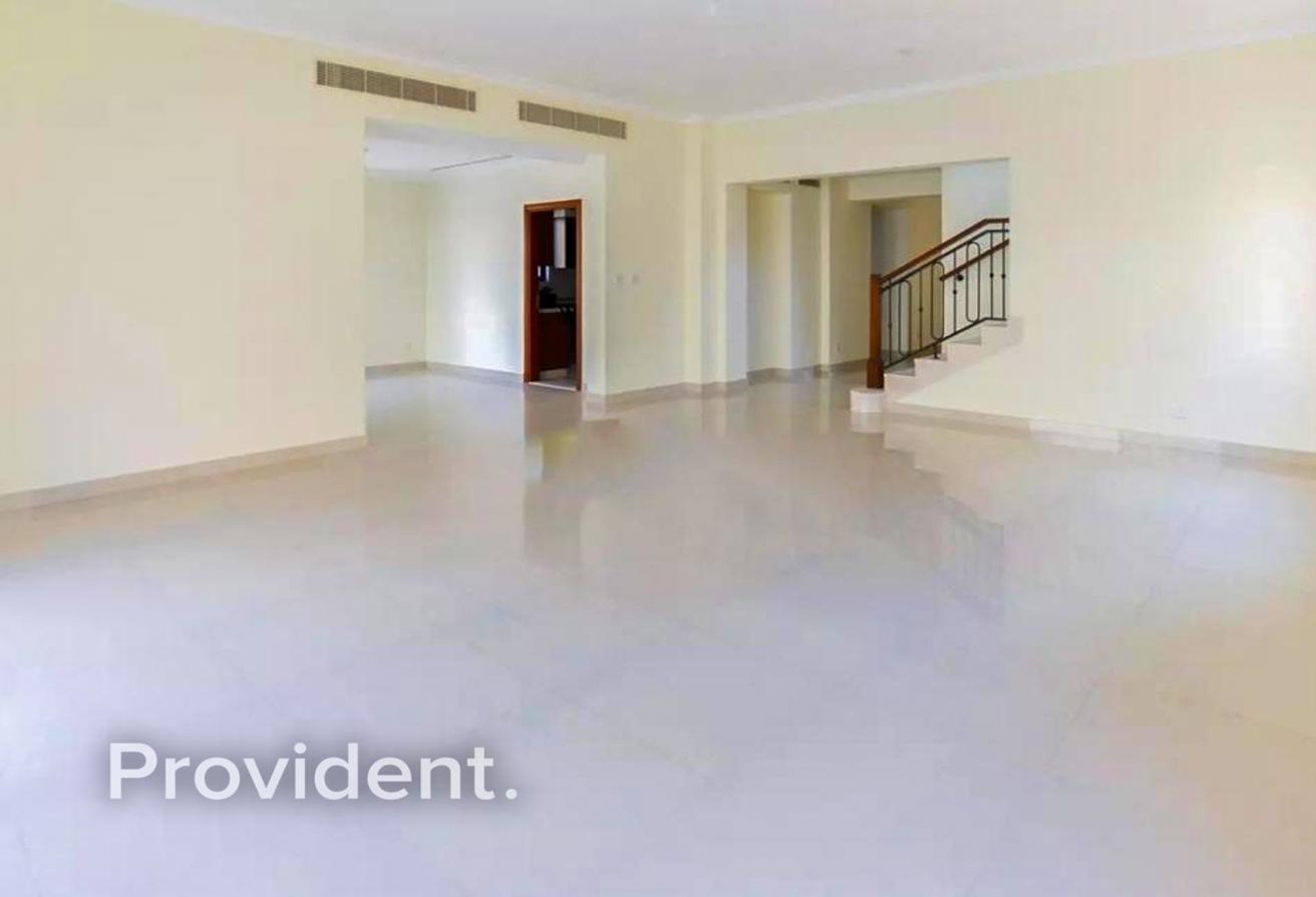 Landscaped Garden | Vacant Soon | Prime Location photo 6
