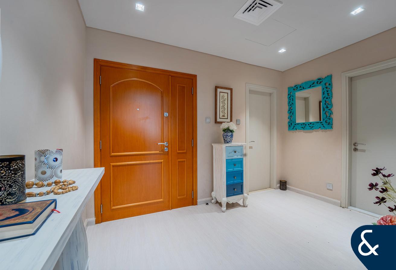 Lake View | 3 Bedrooms | Available Dec photo 4