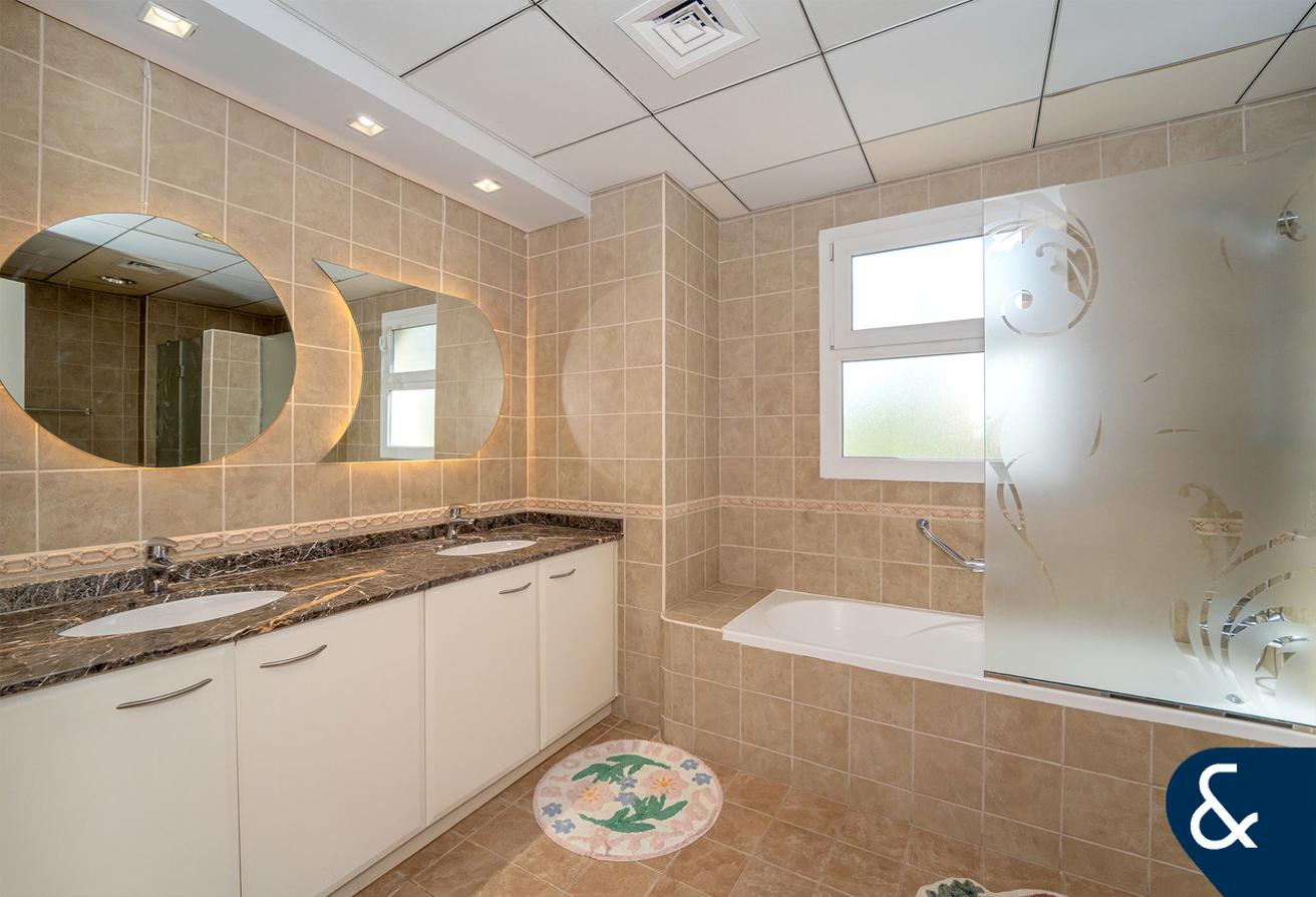Lake View | 3 Bedrooms | Available Dec photo 8