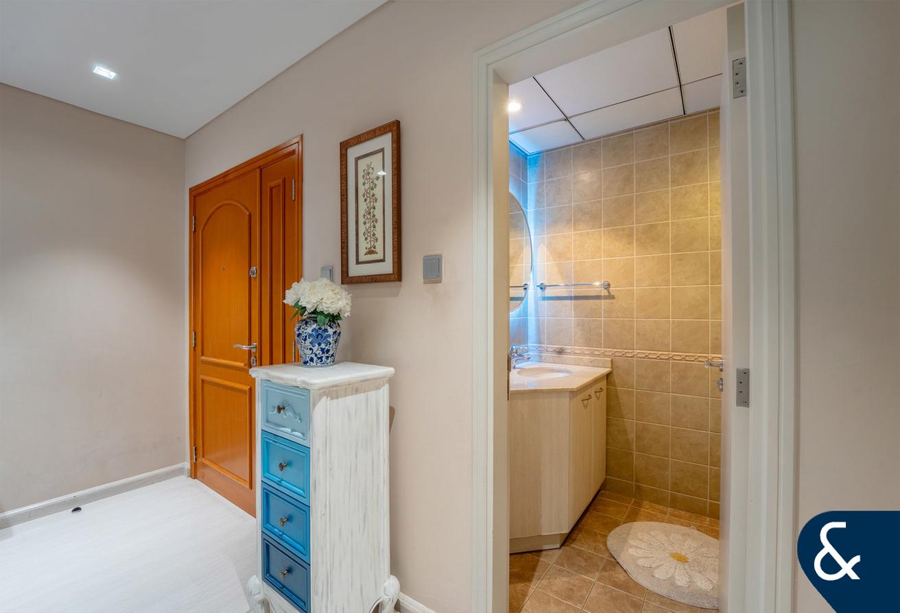 Lake View | 3 Bedrooms | Available Dec photo 7