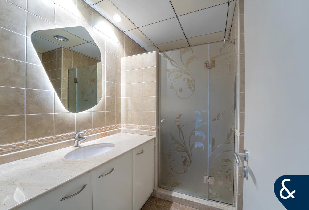 Lake View | 3 Bedrooms | Available Dec photo 25