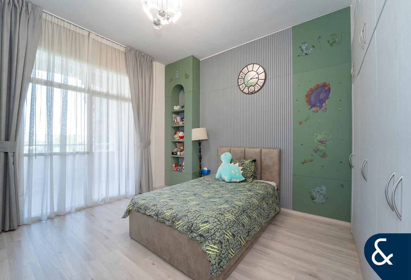 Lake View | 3 Bedrooms | Available Dec photo 24