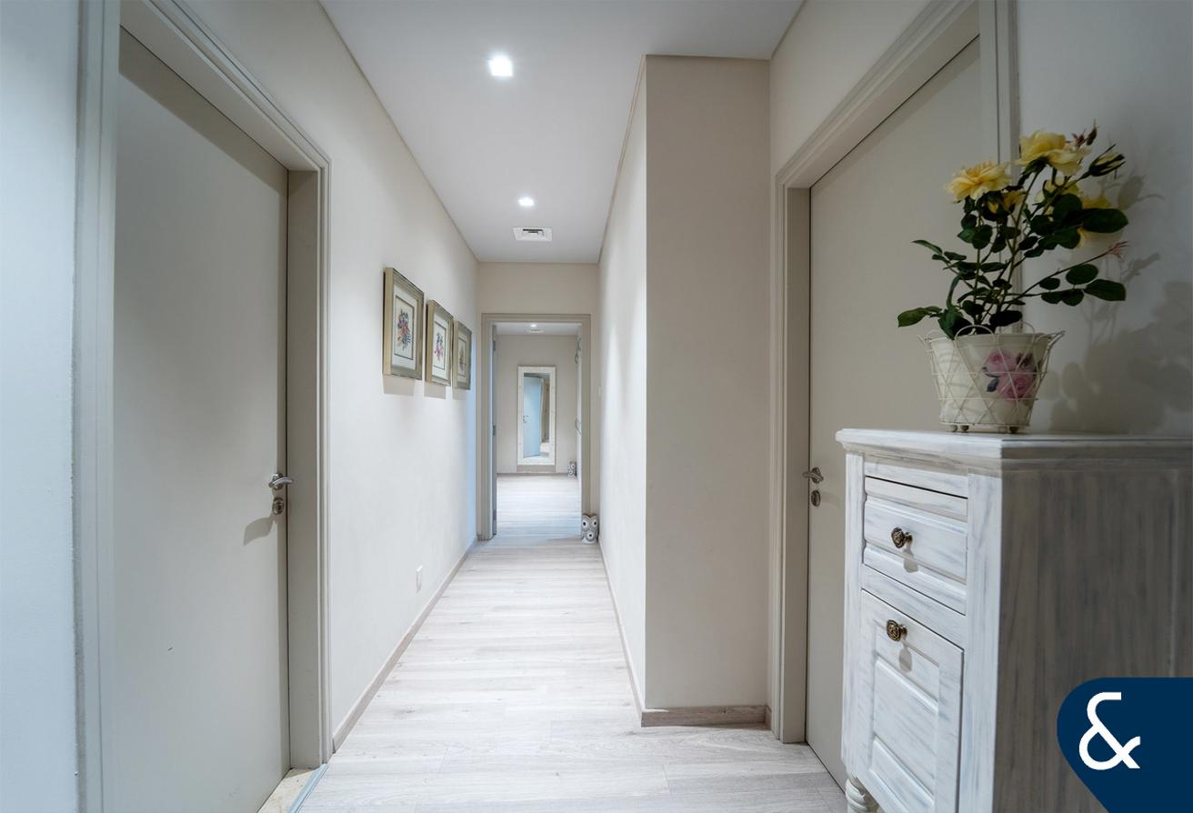 Lake View | 3 Bedrooms | Available Dec photo 10