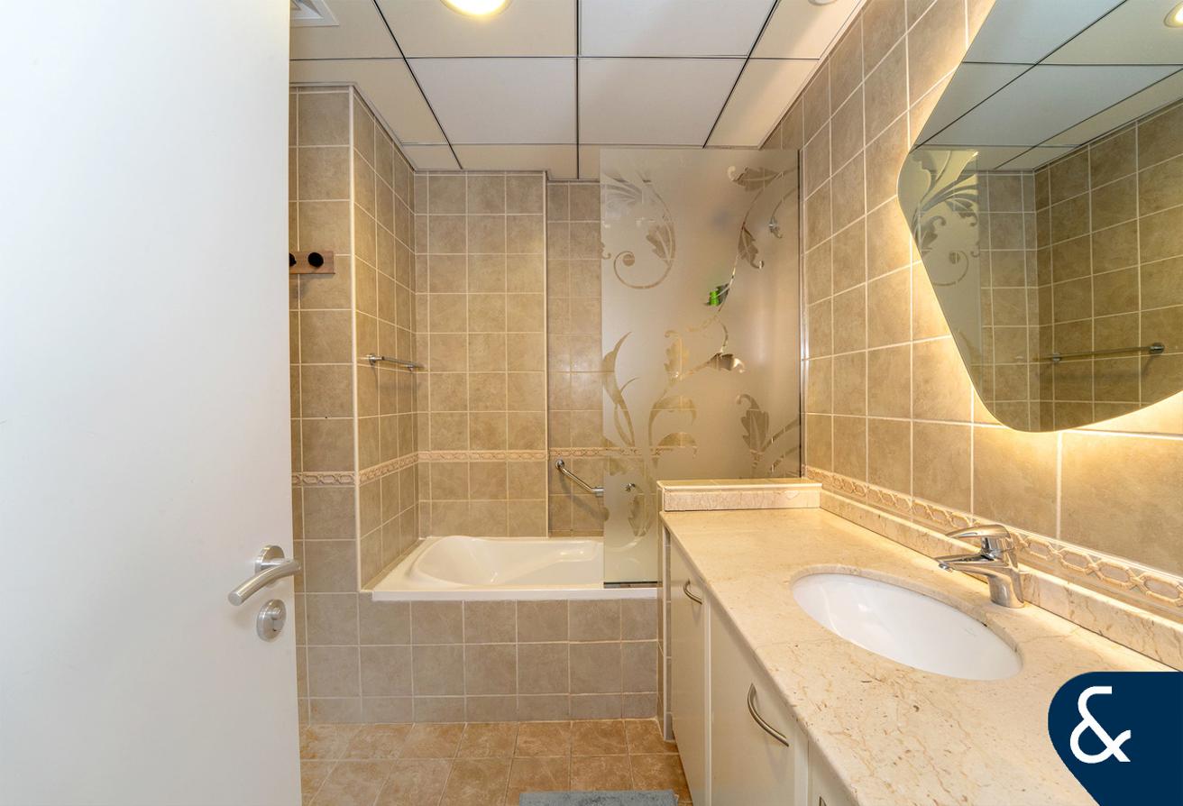 Lake View | 3 Bedrooms | Available Dec photo 6