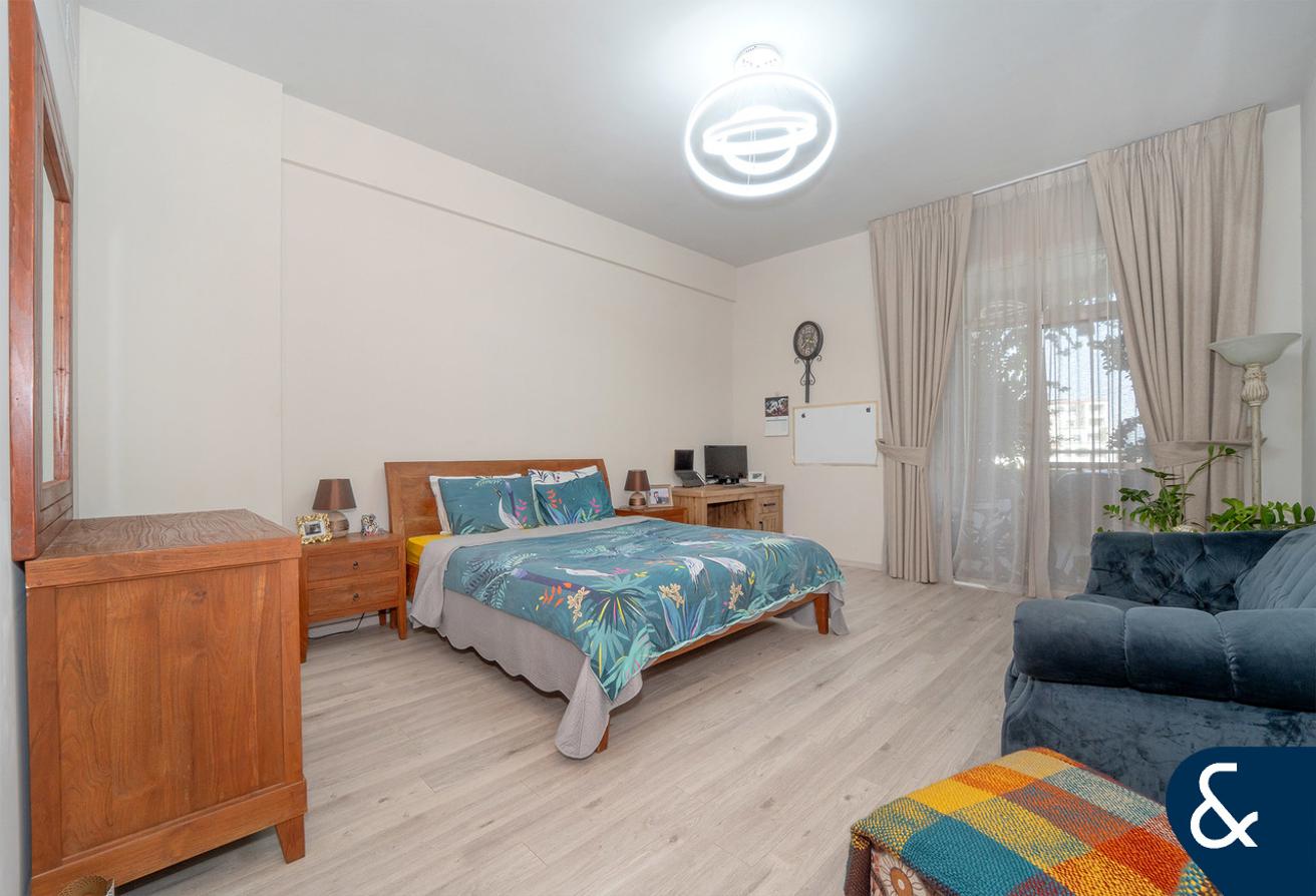 Lake View | 3 Bedrooms | Available Dec photo 13