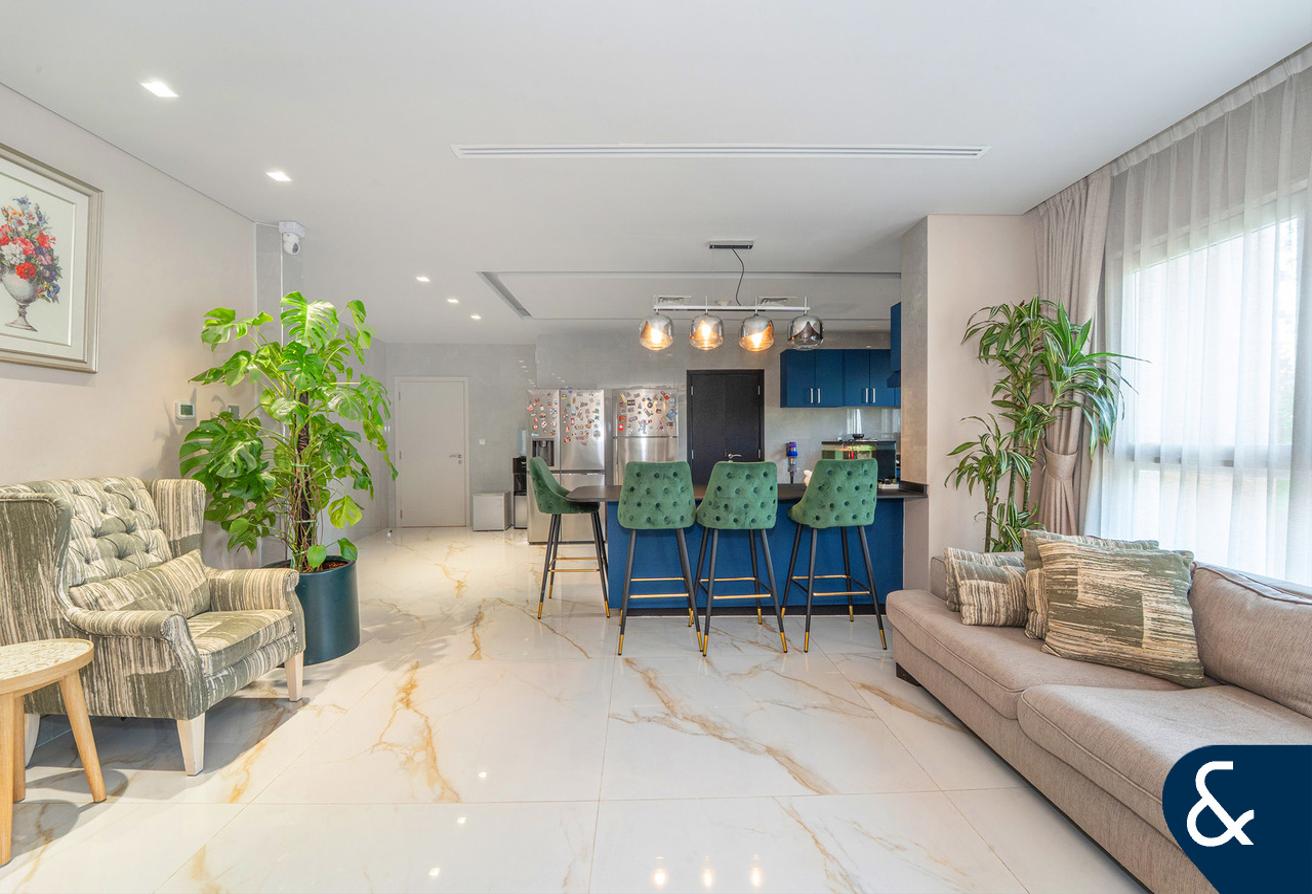 Lake View | 3 Bedrooms | Available Dec photo 23