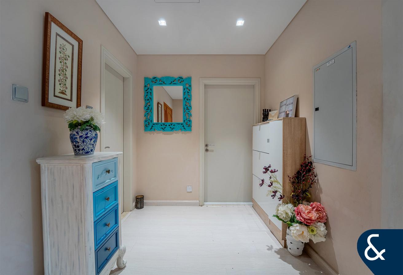 Lake View | 3 Bedrooms | Available Dec photo 5