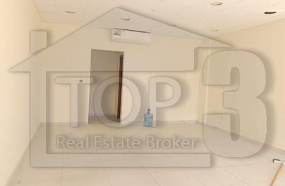Shop - Studio - 1 Bathroom for rent in Building X09 - England Cluster - International City - Dubai