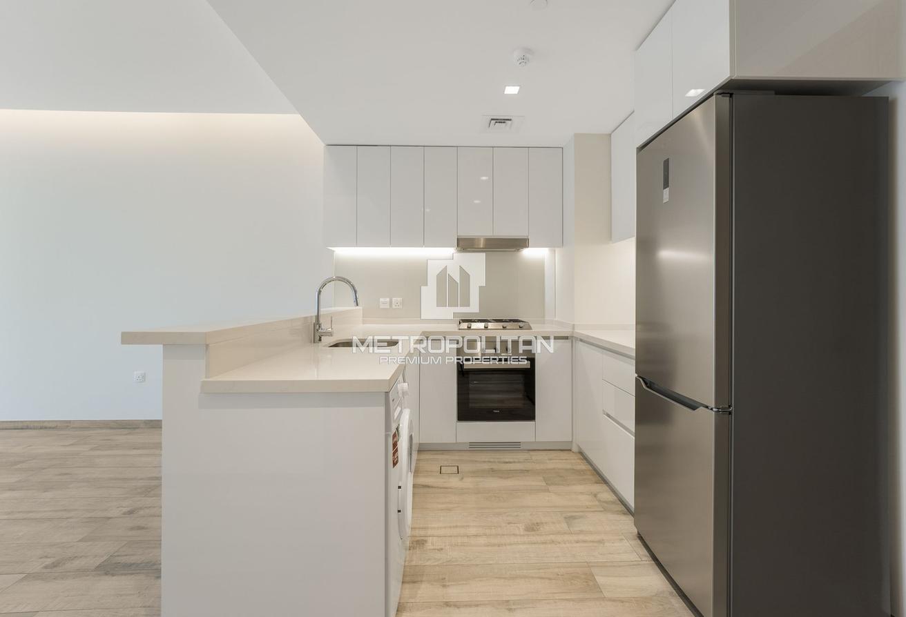 Spacious Layout | Vacant | Spectacular Views photo 4