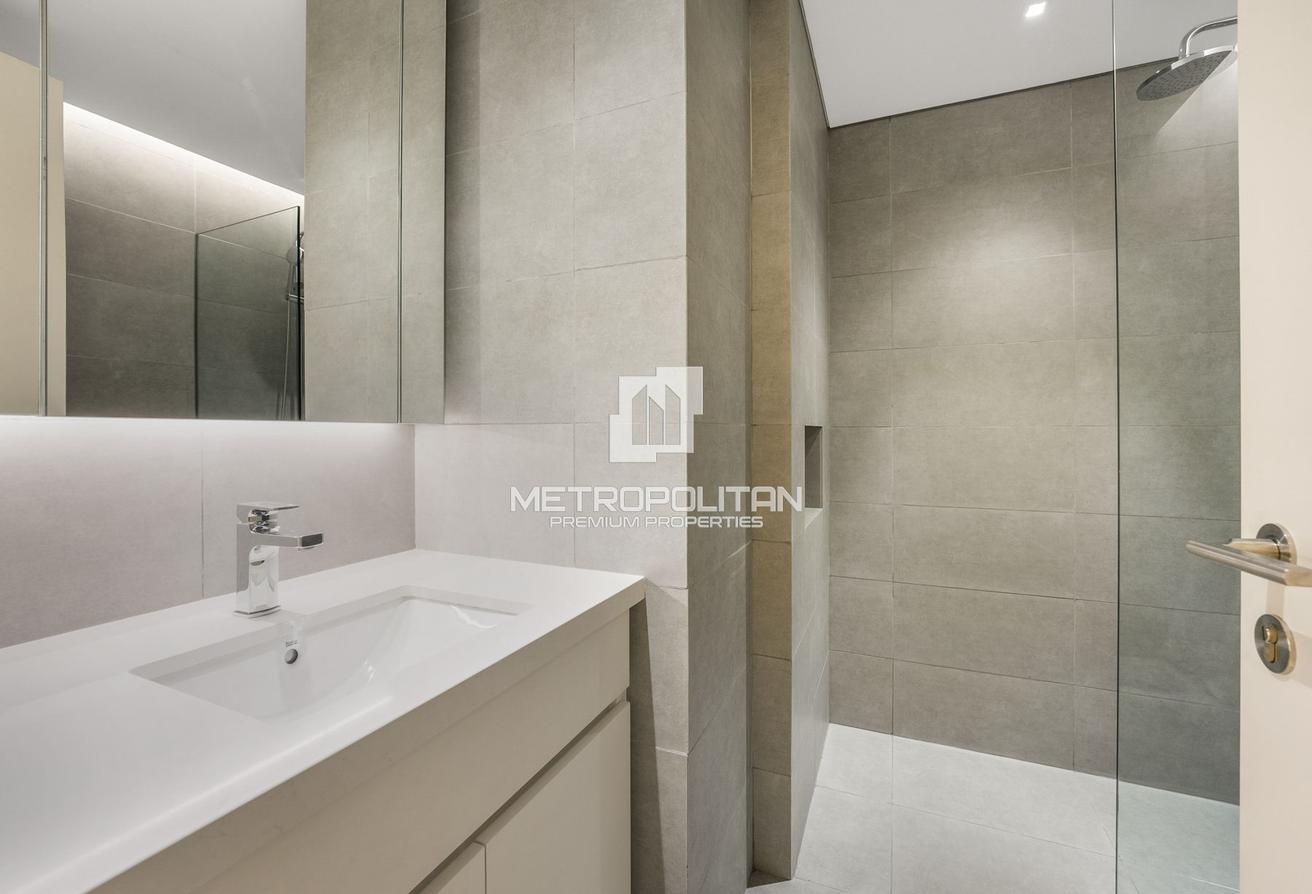 Spacious Layout | Vacant | Spectacular Views photo 11