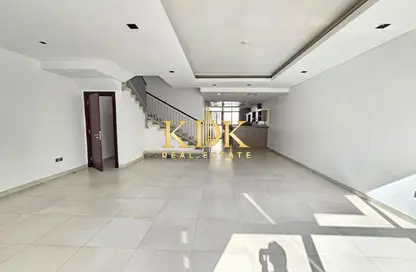 فيلا - 4 غرف نوم - 5 حمامات للايجار في فيلات كمفي - منطقة 11 - قرية جميرا الدائرية - دبي