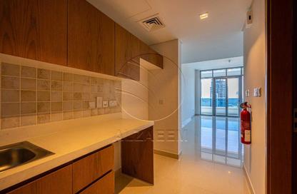 Apartment - Studio - 1 Bathroom for rent in Julphar Residence - Al Reem Island - Abu Dhabi