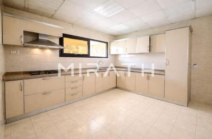 Villa - 4 Bedrooms - 5 Bathrooms for rent in Jumeirah 2 Villas - Jumeirah 2 - Jumeirah - Dubai