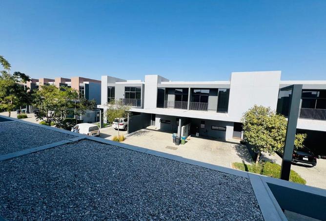 Sendian 4 BR Townhouse available for Rent