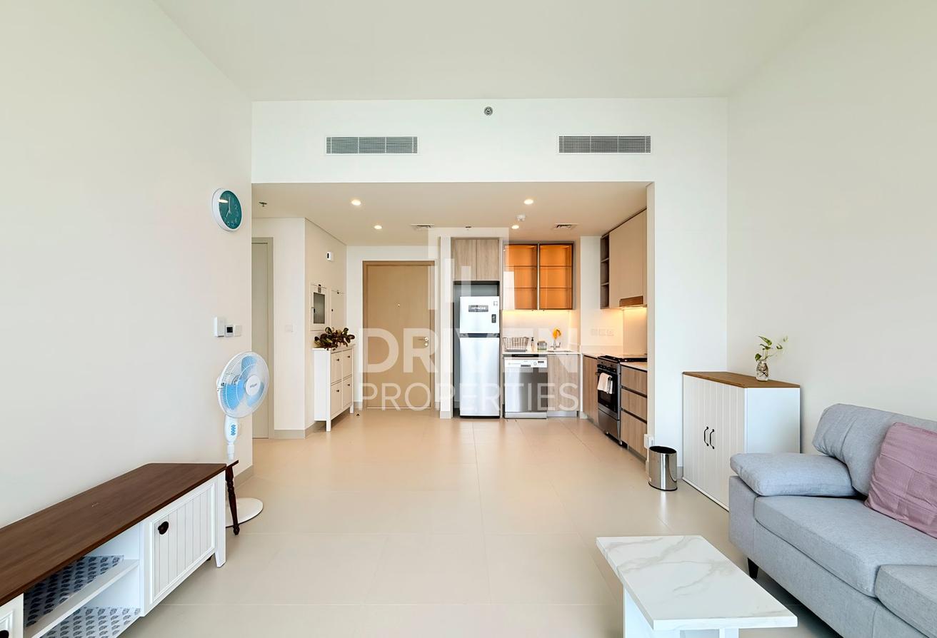 Pool and Villa Views | Furnished | Chiller Free photo 5