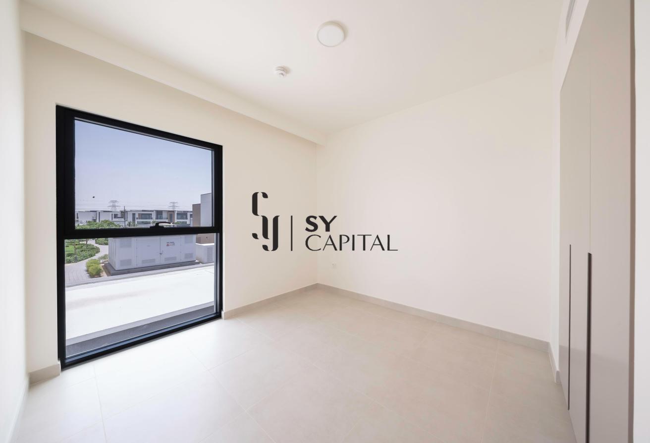 Corner Unit | Close To Community Centre | Big Plot photo 4