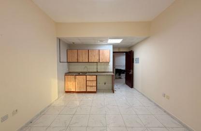 Apartment - Studio - 1 for rent in Fire Station Road - Muwaileh - Sharjah