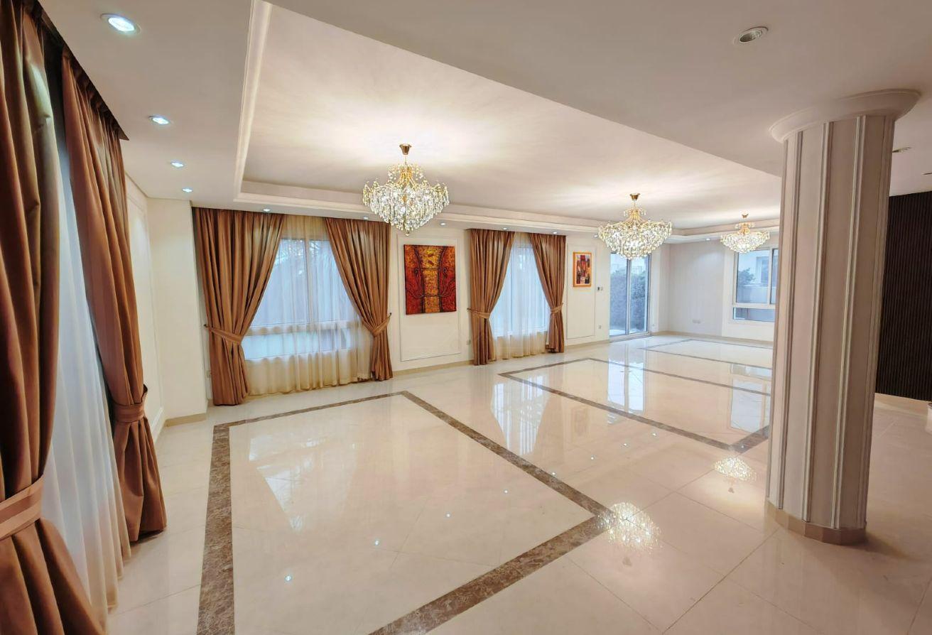 4BR Ready to Move Luxury Villa |Spacious Layout photo 2