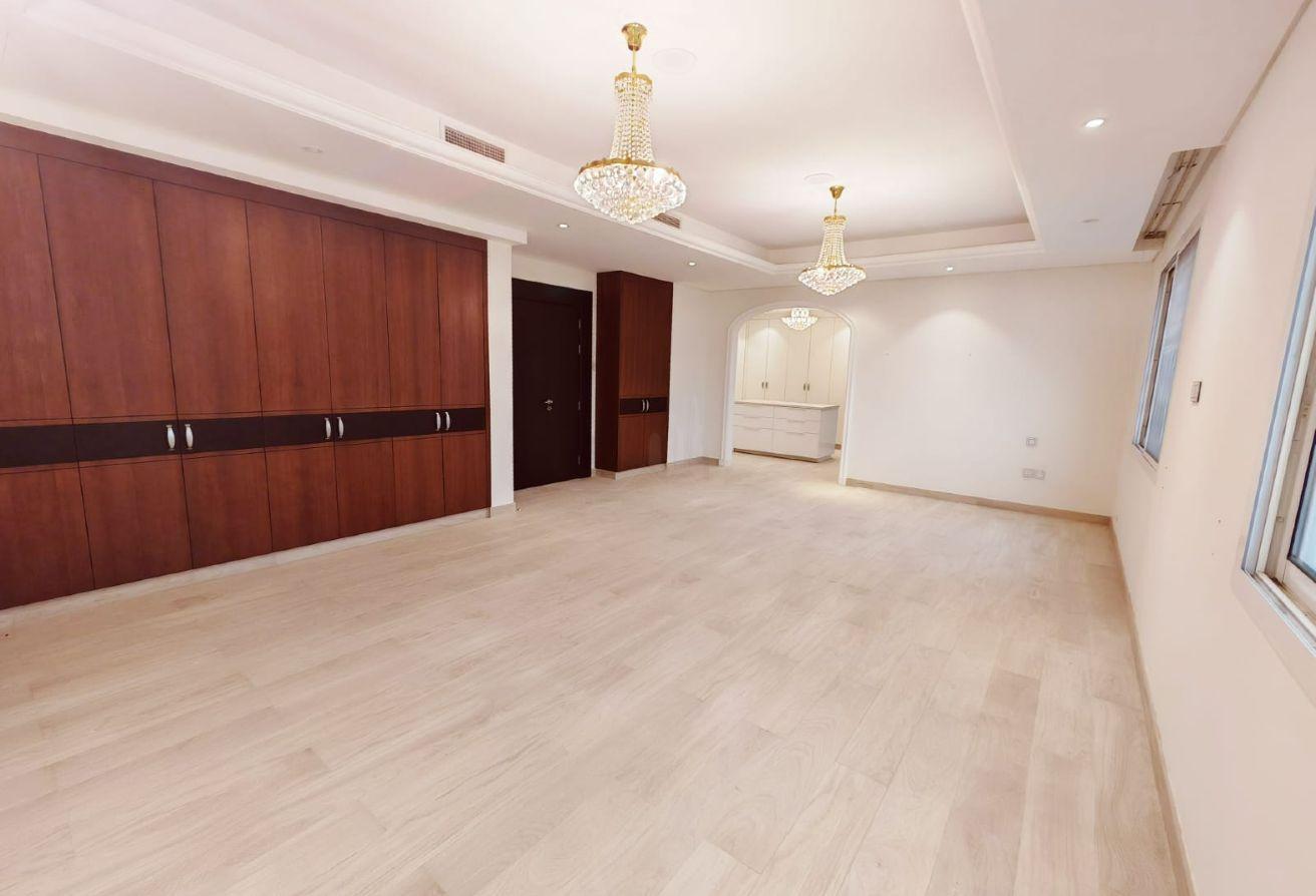 4BR Ready to Move Luxury Villa |Spacious Layout photo 12